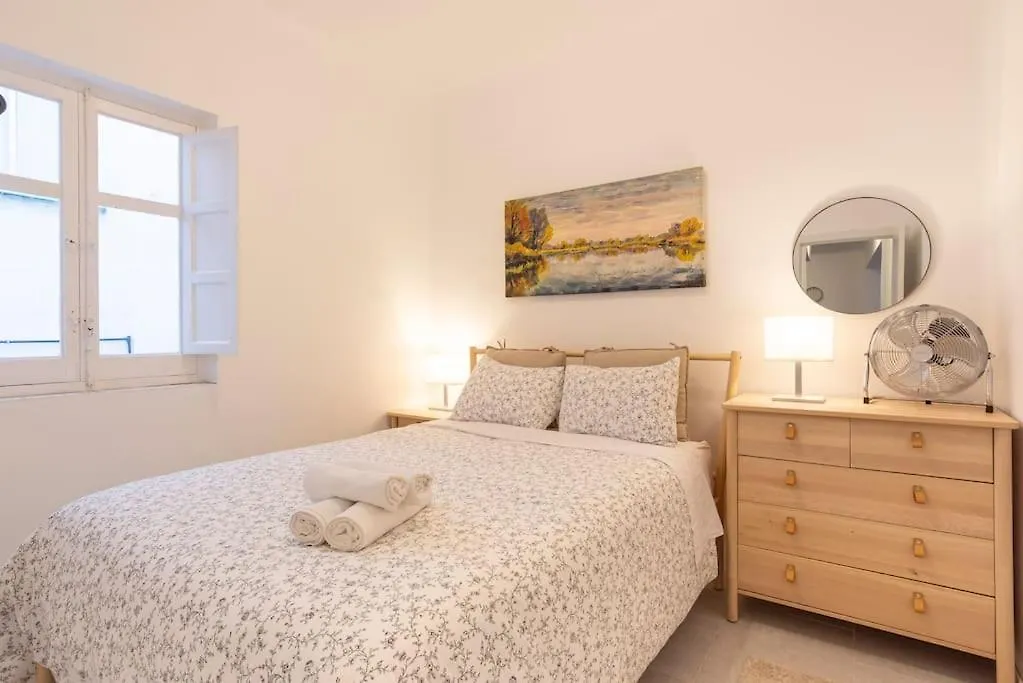 Apartment 3 Bedroom Flat In Historic Centre Malaga